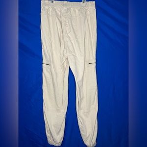 refuge cream cargo pants in good condition. (Worn: 2)